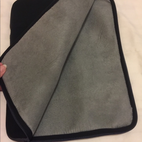 Case Logic Laptop Sleeve - Neoprene Exterior - Picture 2 of 3